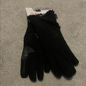 Isotoner Women’s Black Fleece Gloves that repels rain& snow